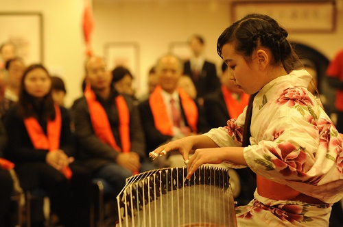 春節を迎え　年画と民族音楽の祭典