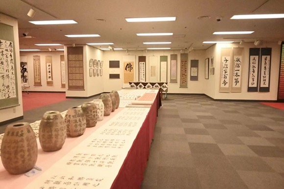 “杏雨樱风”第八届全日本华人书法家协会展开幕