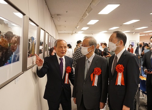 「『風月同天』中国写真家馮学敏・郭允・江汀写真展」が開催