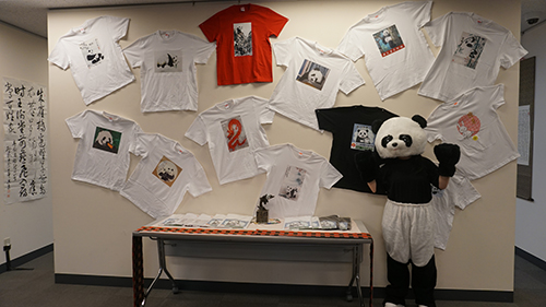 香香谢谢您！欢迎再会！中日熊猫艺术书画交流展圆满开幕