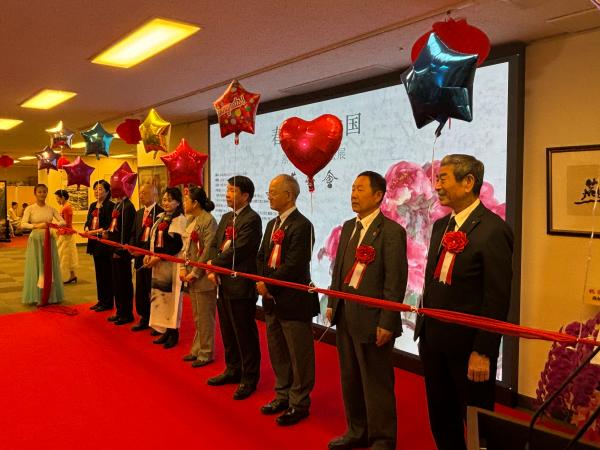 “春天里的中国——燕和中国画学会展”开幕