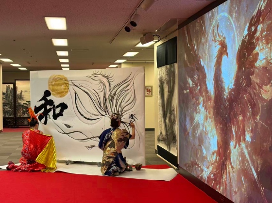 「丹青墨舞・芳華溢彩ーー女流書画家四人展」が開催